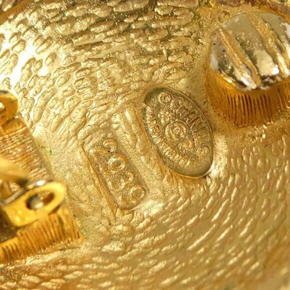 CHANEL Vintage CC Logo Clip on Earrings Gold/Silver Metal - e - Picture 6 of 9